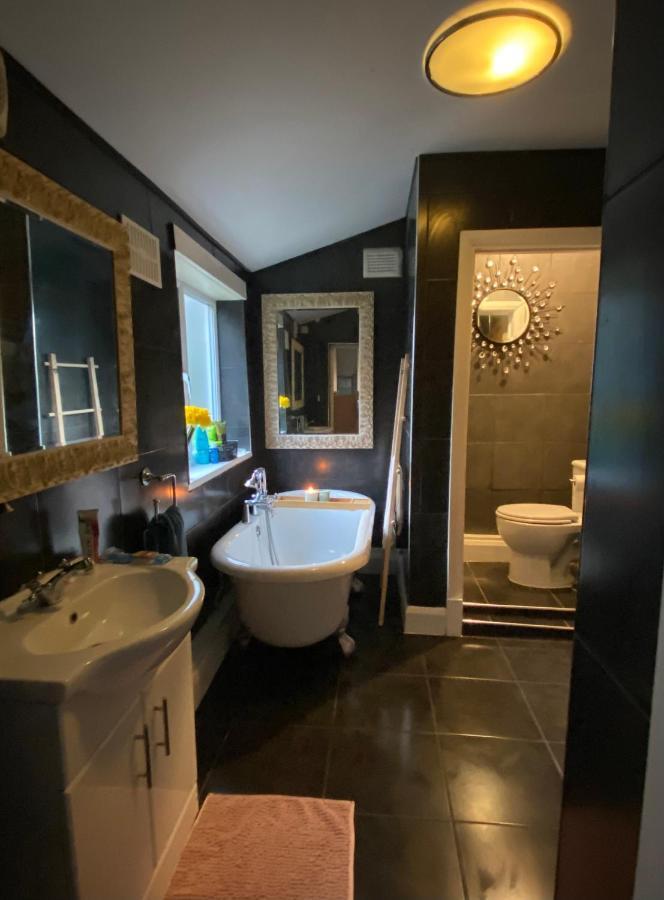Medway Getaway - 3 Bed Home With Luxury Bathroom Чатам Экстерьер фото